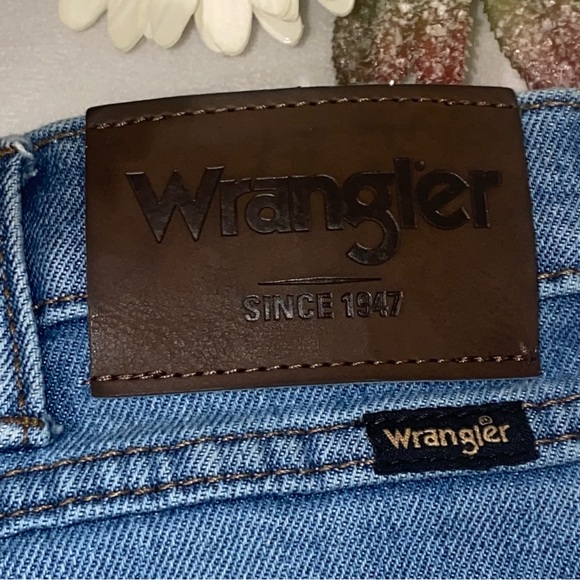 Wrangler Blue Regular Fit Jeans Classic Style - Picture 2 of 5